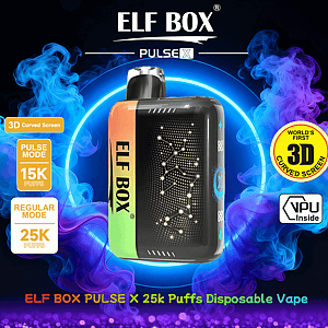 ELF BOX Pulse X 使い捨て電子タバコのプロモーション画像。緑色からオレンジ色のサイド パネルと照明付きの星座スタイルの 3D 曲面スクリーンを備えた黒いデバイスが示されており、青と紫の煙を背景に、パルス モード 15K パフ、レギュラー モード 25K パフ、および「世界初の 3D 曲面スクリーン」のコールアウトが付いています。.