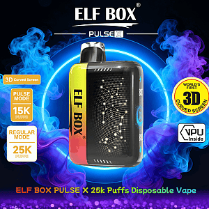ELF BOX Pulse X 使い捨て電子タバコ デバイスは、星座のような LED ドットを示す黒いフロント パネルと黄色から赤のサイド パネルを中心に、ネオン ブルーと紫の蒸気を背景に設定され、パルス モード 15,000 パフ、レギュラー モード 25,000 パフ、および世界初の 3D 曲面スクリーンを示すバッジが付いています。.