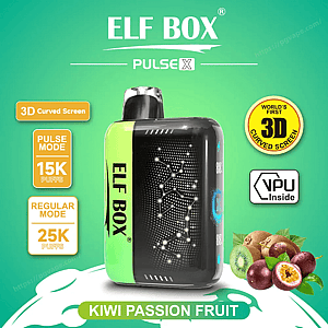 ELF BOX Pulse X vape のプロモーション画像: ティールの背景に湾曲した照明付きドット パターン スクリーンとマウスピースを備えた緑と黒の長方形のデバイスで、その両側に「3D 曲面スクリーン」、「パルス モード 15K パフ」、「レギュラー モード 25K パフ」、「VPU Inside」と書かれたバッジと、キウイとパッション フルーツのフルーツと「キウイ パッション フルーツ」のラベルが付いています。.