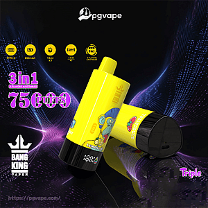 Due dispositivi di vaporizzazione usa e getta di colore giallo brillante con grafica di scimmie e frutta cartoon e basi nere, marchiate Bang King/pgvape, posizionati su uno sfondo digitale vorticoso viola con etichette che indicano 3 in 1 e 75 boccate.