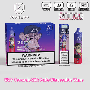 Imagem do produto do conjunto de vaporizador descartável UZY Tornado 20k com uma caixa de varejo azul-púrpura e dois dispositivos descartáveis ​​correspondentes com um macaco de desenho animado usando um boné, marca grande '20000 puffs' e 'mirtilo framboesa', ícones para Type-C, 850 mAh, 28 ml e bobina de malha, e uma etiqueta de advertência de nicotina proeminente.