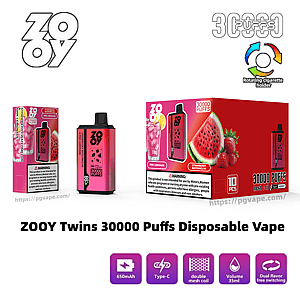 Image promotionnelle du vapoteur jetable ZOOY Twins montrant un appareil rectangulaire rose et des boîtes assorties mettant en valeur 30 000 bouffées, des saveurs de fraise, de pastèque et de limonade rose, une icône de support rotatif et des icônes pour une batterie de 650 mAh, une charge de type C, une bobine à double maille, un volume de 35 ml et une commutation à double saveur.