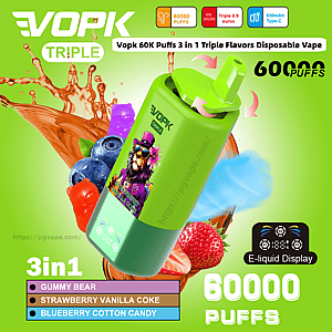 Jasnozielona reklama przedstawiająca jednorazowy waporyzator Vopk Triple z kolorową naklejką w kształcie małpy, otoczona plamami owoców i słodyczy oraz tekstem podkreślającym 60 000 ptysiów i smaków 3 w 1: Gummy Bear, Strawberry Vanilla Coke i Jagodowa wata cukrowa.