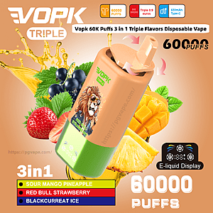 Pomarańczowo-zielone, potrójne jednorazowe urządzenie VOPK z ilustracją lwa, pokazane wśród obrazów owoców mango, ananasa, truskawek i czarnej porzeczki oraz plusku płynu, z tekstem i ikonami reklamującymi smaki 3 w 1, wyświetlaczem e-liquidu i “60 000 zaciągnięć”