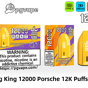 明るい黄色の Bang King 'Strawberry Mango' 使い捨てベイプと、12,000 パフの謳い文句、Type-C 充電、550mAh バッテリー、18ml リキッド容量、1.2Ω メッシュ コイル、ブランド ロゴとニコチン警告を示す、オレンジと紫のボックスが一致しています。.