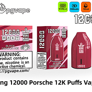 小さなポルシェのような形をした赤い Bang King 12000「ブラック ドラゴン アイス」使い捨て電子タバコのパッケージと製品ショット。12,000 パフのブランド表示、目立つニコチン中毒の警告、Type-C 充電、550 mAh バッテリー、18 ml のリキッド容量、1.2 Ω メッシュ コイルを示すアイコンが特徴です。.