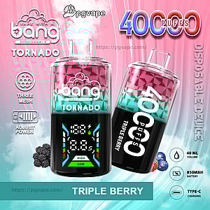 Två rosa och blåröda Bang Disposable 'Tornado' Triple Berry vape-enheter på en rosa gradientbakgrund, en upprätt med en digital effektdisplay med hög/låg-indikator och den andra lutad, omgiven av etiketter och ikoner för '4000 puffar', tre-mesh, justereffekt, 40 ml, 850 mAh batteriladdning, med 850 mAh batteriladdning, med batteriladdning.