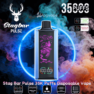 Dispositivo de vapeo desechable Stagbar Pulse centrado con un anillo de neón azul brillante y un fondo de humo azul, morado y naranja arremolinado, con una pantalla digital, un logotipo de venado y un texto prominente de “35,000 inhalaciones” con pequeños íconos de funciones.