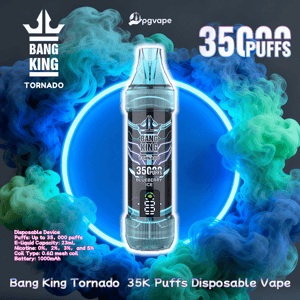 Blaues Werbebild mit einem zentralen cyanblauen Einweg-Vaporizer mit der Aufschrift 'Bang King Tornado' und 'Blueberry Ice', umrahmt von einem leuchtenden Neonring und wirbelndem blaugrünem und blauem Dampf, mit auffälligem '35K PUFFS'-Text, Markenlogos und kleinen Produktspezifikationen.