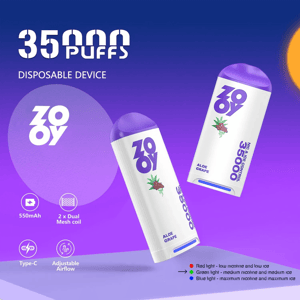 Reklama przedstawiająca dwa biało-fioletowe jednorazowe urządzenia do waporyzacji ZOOY z etykietą 35 000 zaciągnięć i aloesem na gradientowym tle od fioletu do niebieskiego, z logo ZOOY, ikonami baterii 550 mAh, 2 cewkami z podwójną siatką, ładowaniem typu C i regulowanym przepływem powietrza oraz małą legendą o czerwonym/zielonym/niebieskim świetle.