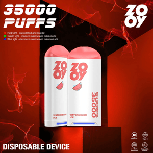 Dwa białe jednorazowe urządzenia vape ZOOY z różowymi zaokrąglonymi wierzchołkami, oznaczone 'Watermelon Ice' i '35000' stoją na czerwonym, zadymionym tle z pogrubionym tekstem '35000 PUFFS' u góry, małą grafiką arbuza na urządzeniach oraz tekstem 'URZĄDZENIE JEDNORAZOWE' i ikonami funkcji u dołu.