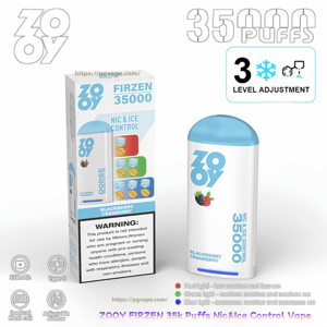 Biało-niebieskie jednorazowe urządzenie do waporyzacji Zooy Firzen stojące obok pasującego pudełka na białym tle, oznaczone '35000' i 'NIC & ICE Control' z ikoną płatka śniegu z '3-stopniową regulacją', smakiem 'Blackberry Cranberry', widoczną etykietą ostrzegawczą i małymi ikonami dla typu C i 550 mAh.