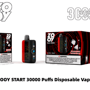 Tres vistas de un vaporizador desechable ZOOY Stars 30000 y su empaque: un dispositivo rectangular rojo y negro con una pantalla digital se muestra al lado de una caja de una sola unidad y una caja minorista más grande de 10 paquetes con la etiqueta Strawberry Watermelon y 30000 inhalaciones, con logotipos de la marca y texto de advertencia visibles.