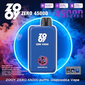 Centrerad är en blå ZOOY ZERO 45000 engångsvape märkt “Blue Razz Ice” med en bärgrafik, placerad inuti en neonblå gloria mot lila-rosa rök, med textmeddelanden för 45 000 bloss, NIC&ICE-kontroll, dubbel mesh-spole och ett 1000 mAh-batteri.