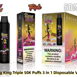 Image du produit d'un vape jetable 3-en-1 noir Bang King Triple 50 000 bouffées avec des graphismes sur le thème des fusées affichés à côté de sa boîte individuelle colorée et d'une boîte d'affichage plus grande étiquetée 50 000 bouffées, comprenant un avertissement sur la nicotine.