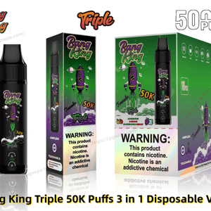Appareil de vape jetable Black Bang King Triple aux côtés de boîtes de vente au détail vertes et violettes assorties étiquetées 50 000 bouffées et Triple, comportant une mascotte de fusée violette, de petites icônes de saveur et une étiquette d'avertissement de nicotine bien visible.