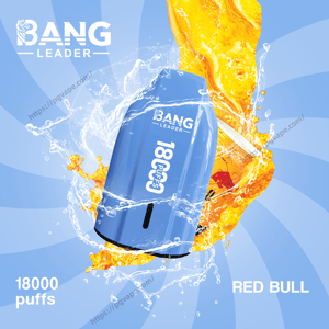 Blue Bang Leader の使い捨て電子タバコ デバイスには、水色の放射状の背景にオレンジ色のエナジードリンクの液体と水の中を飛び散る 18,000 パフのマークと、目に見える「RED BULL」のブランドマークが付いています。.