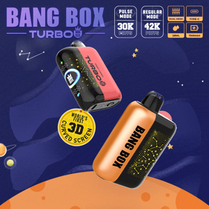 Deux appareils de vape Bang Box Turbo flottent dans une scène spatiale, des panneaux roses et orange avec des motifs de circuits et un autocollant jaune à écran incurvé 3D.