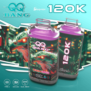 Dos botellas grandes de vapeo con líquido y tapas de color púrpura, el logotipo de QQ BANG, una con la etiqueta Mixed Berries, sobre un fondo verde azulado con 120K.