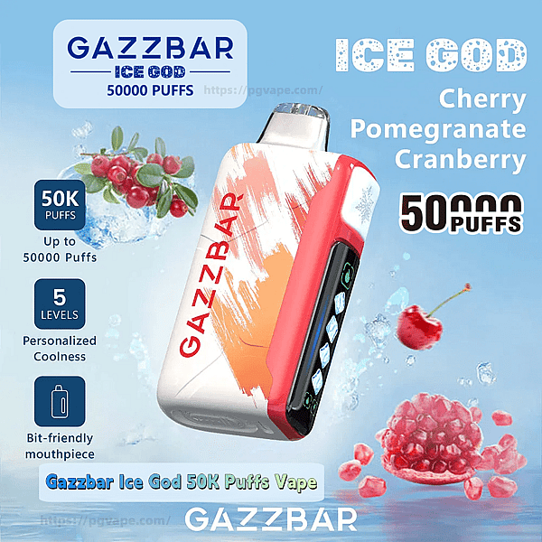 Gazzbar Ice God 使い捨て電子タバコのプロモーション画像。白いボディと赤オレンジのブラシストロークデザイン、LED インジケーター付きの黒いサイドパネル、透明なマウスピースが付いています。氷のような青い背景に、チェリー、ザクロ、クランベリーの画像が浮かび上がり、50,000 パフ、5 つの冷却レベル、一口に優しいマウスピースを宣伝するテキストが表示されています。.