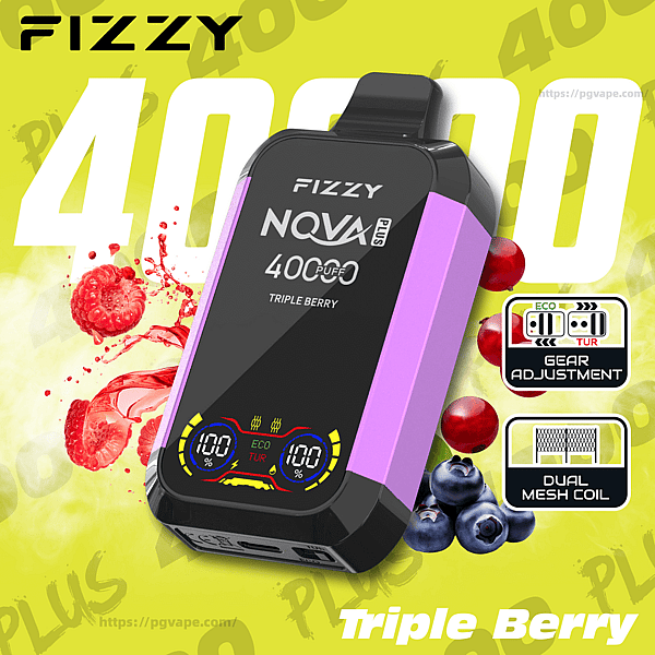 Lila-schwarzer FIZZY NOVA Plus 40.000-Puff-Einweg-Vaporizer mit digitaler Anzeige und 'Triple Berry'-Etikett, angezeigt auf einem leuchtend gelbgrünen Hintergrund mit Himbeeren, Blaubeeren und Kirschen sowie Symbolen, die die Gangeinstellung und Dual-Mesh-Spule anzeigen.