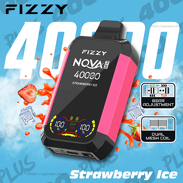 Werbebild eines rosa-schwarzen FIZZY NOVA Plus-Vape-Geräts mit der Aufschrift „40.000 Züge“ und „Strawberry Ice“, dargestellt auf einem blauen Hintergrund mit Erdbeeren, Eiswürfeln und Symbolen für die Gangeinstellung und Dual-Mesh-Spule.