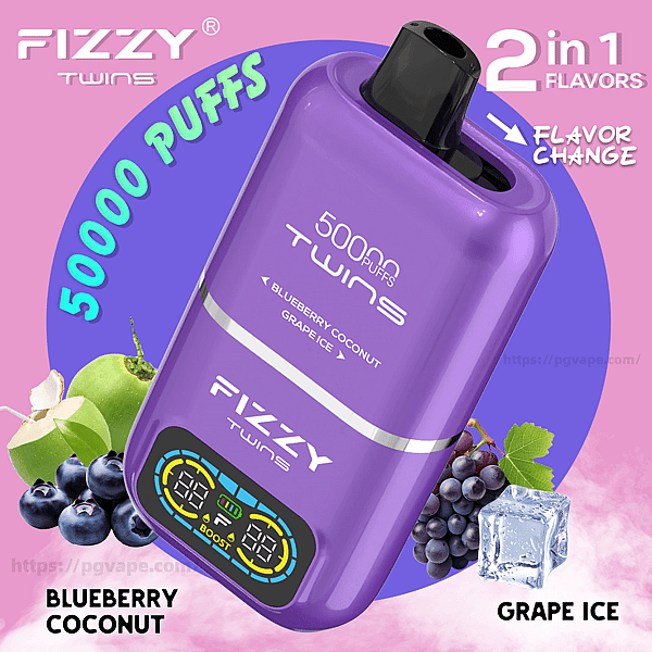 Jednorazowy waporyzator Purple Fizzy Twins z czarnym ustnikiem i cyfrowym wyświetlaczem z etykietą 50 000 zaciągnięć i napisem 'Blueberry Coconut / Grape Ice' na zdjęciu z jagodami, przekrojonymi na pół zielonymi kokosami, winogronami i kostką lodu na różowo-fioletowym tle z tekstem 'Zmiana smaku 2 w 1'.
