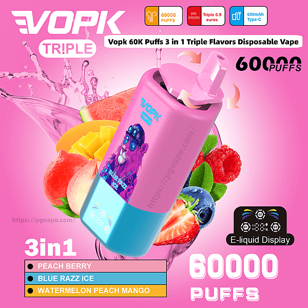 Różowo-niebieski potrójny waporyzator jednorazowy VOPK z obrotowym ustnikiem z etykietą 60 000 zaciągnięć i smaków 3 w 1, pokazany na tle brzoskwini, mango, arbuza, malin i jagód.